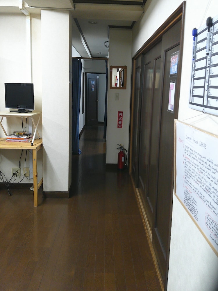 西新井駅から100mの好立地 定員5名ファミリールーム 禁煙 客室4 | GUEST HOUSE SAKAE