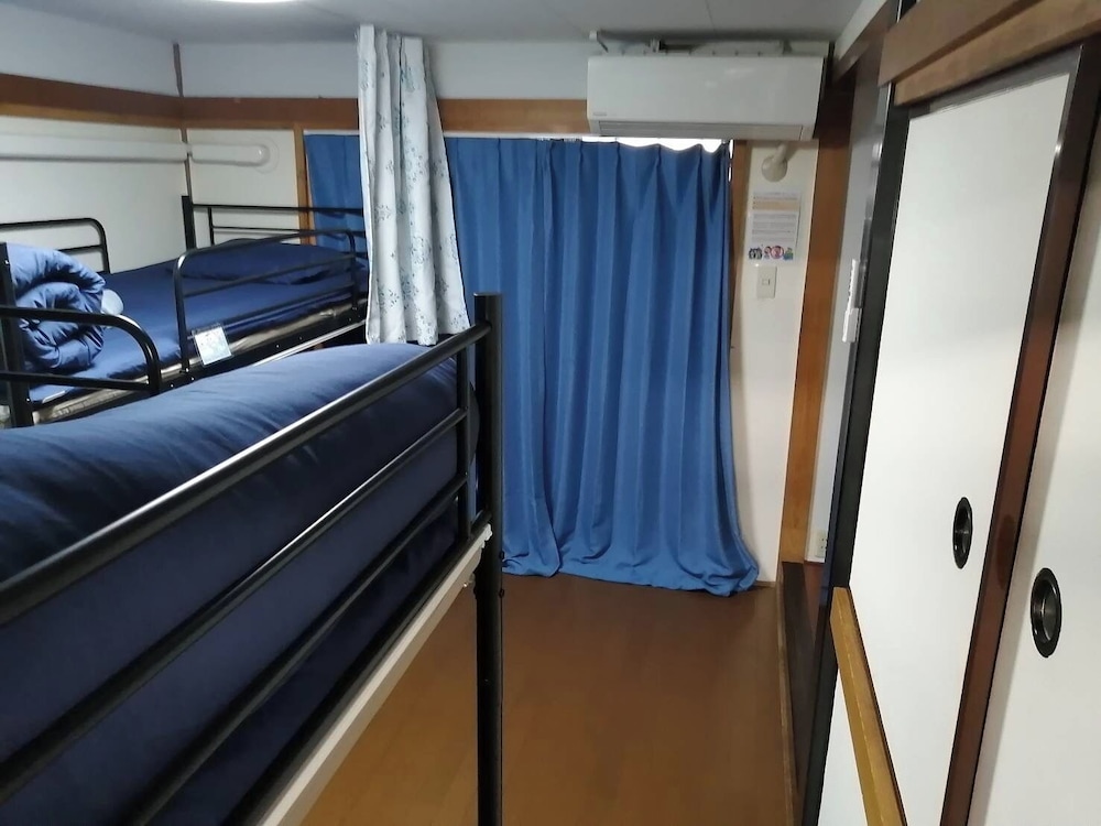 西新井駅から100mの好立地 定員5名ファミリールーム 禁煙 客室12 | GUEST HOUSE SAKAE