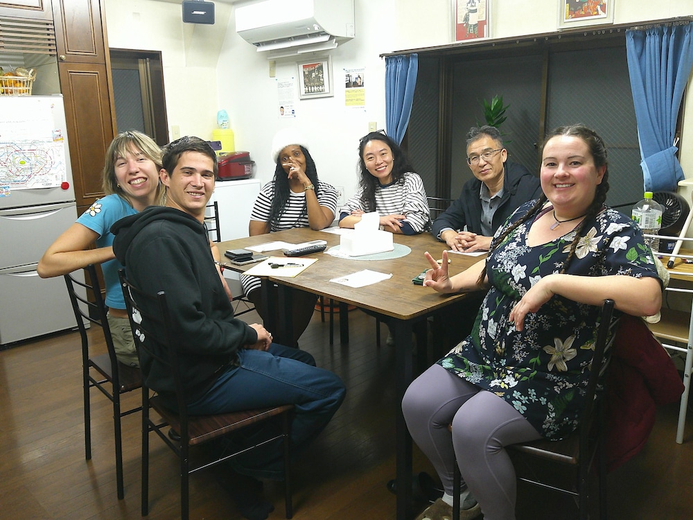 西新井駅から100mの好立地 定員5名ファミリールーム 禁煙 リビング エリア4 | GUEST HOUSE SAKAE