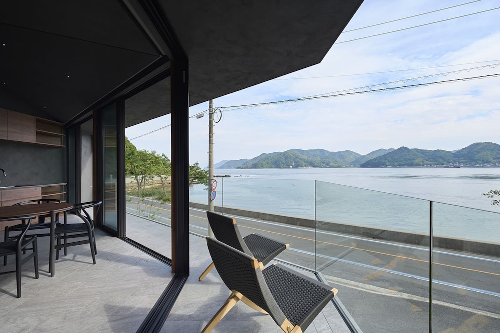 Deep Sea リビング エリア4 | Seaside Villa SEEN