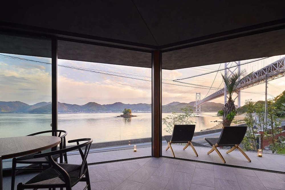 Deep Sea リビング エリア3 | Seaside Villa SEEN