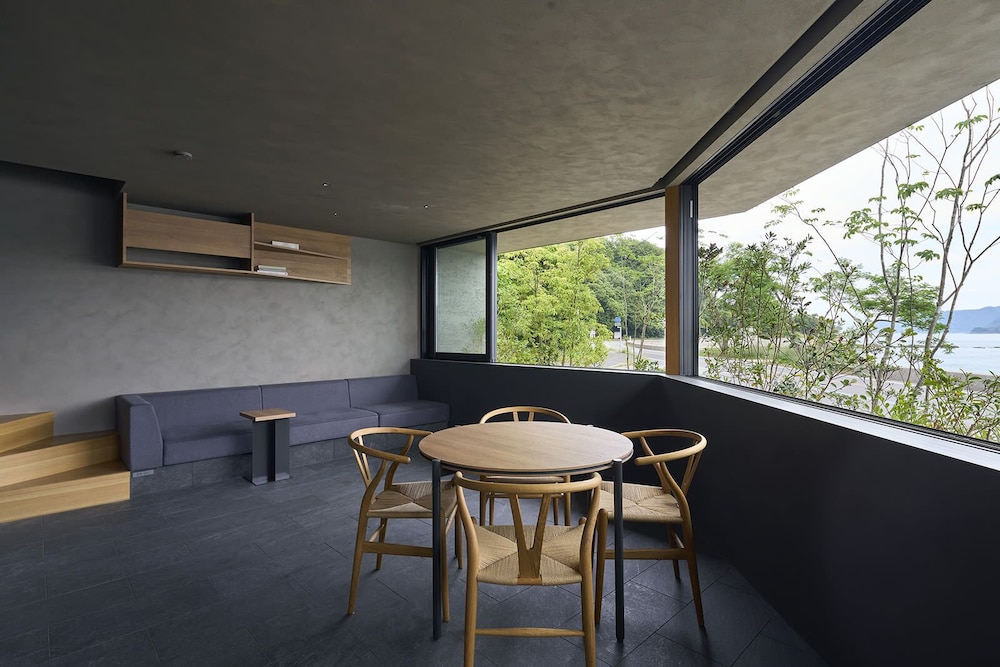 Shallow Sea リビング エリア0 | Seaside Villa SEEN