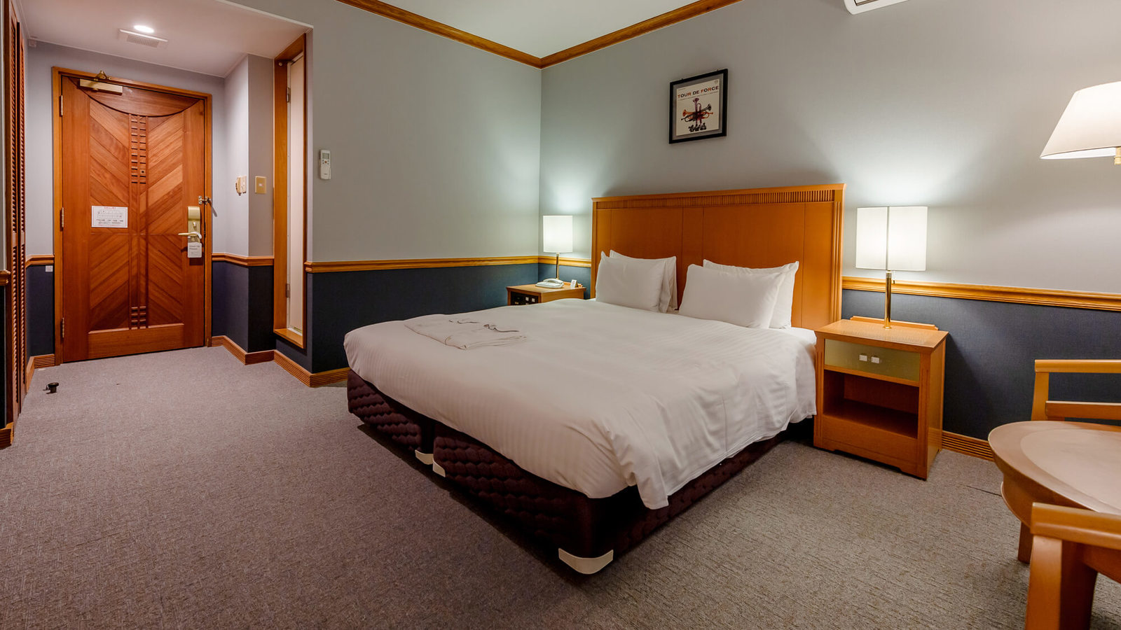 【喫煙】ダブル23㎡（本館ステーションウィング） | ホテル アザット 那覇