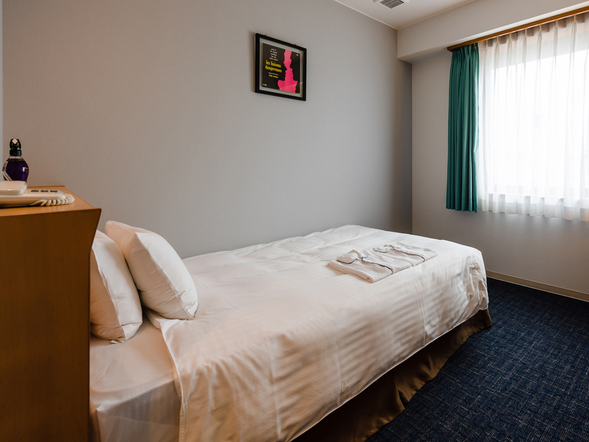 【喫煙】セミダブル14㎡(本館ステーションウィング) | ホテル アザット 那覇