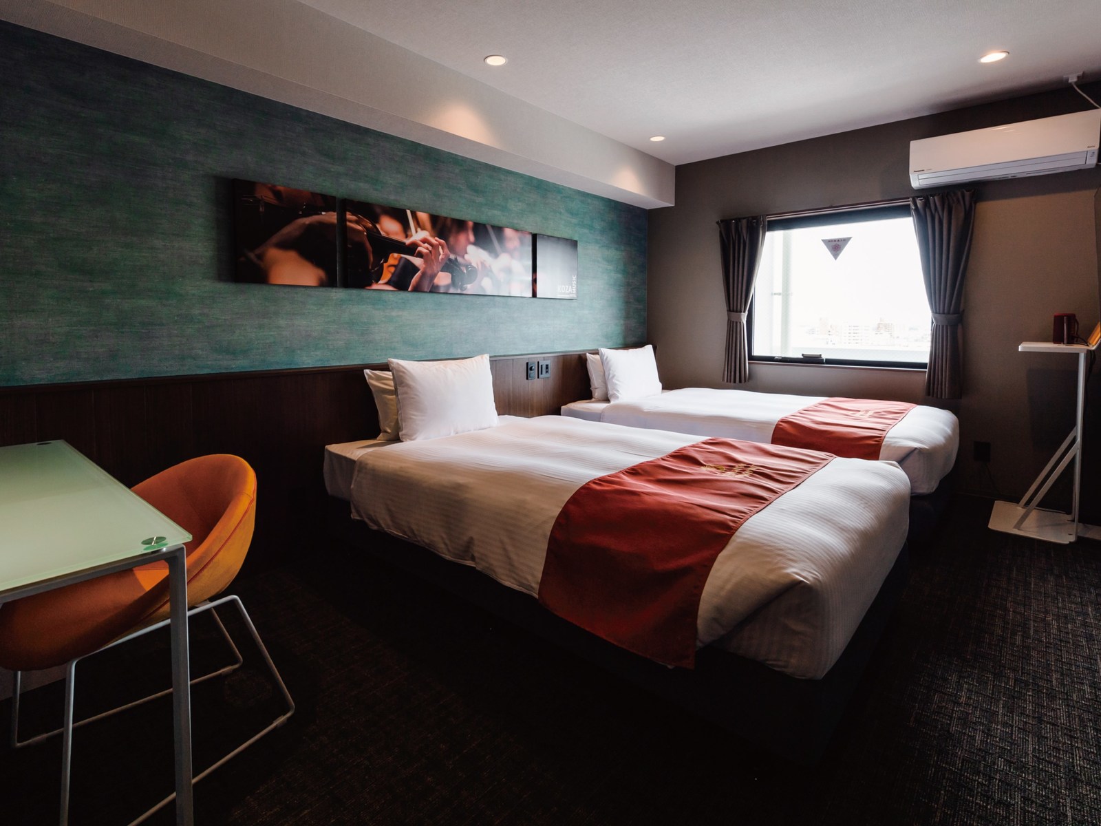 「80’s」 ツイン 02 | ミュージックホテル コザ by コルディオプレミアム