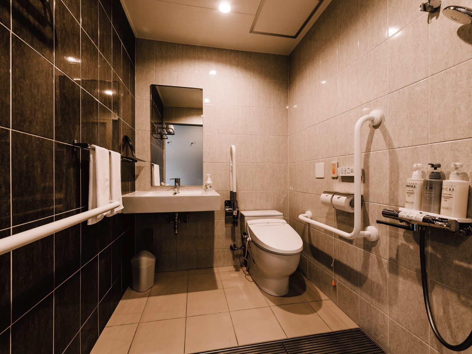 ユニバーサルダブル 04 | ミュージックホテル コザ by コルディオプレミアム