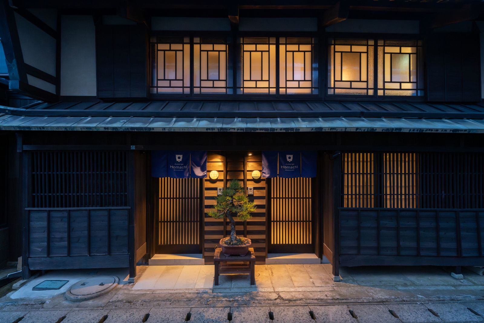 【気軽な素泊り】地元の飲食店を食べ歩いたり・簡易キッチンで地元ならではの食材を使って料理も楽しめます