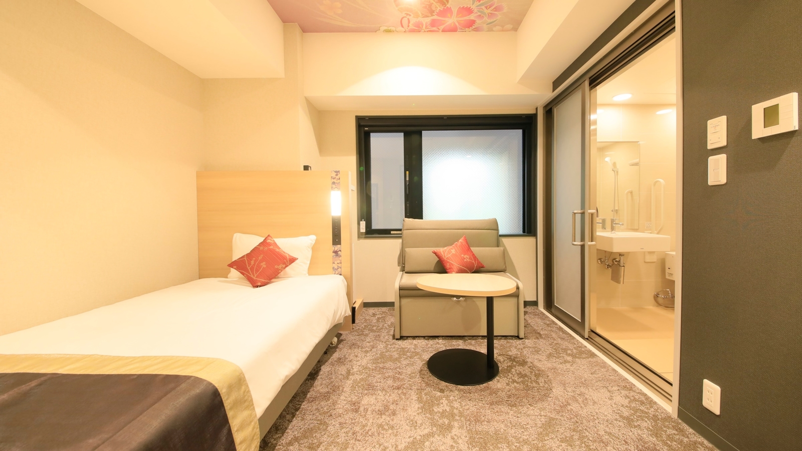 ユニバーサルルーム+ソファーベット (禁煙) | ザ エディスターホテル京都二条 Comic&Books