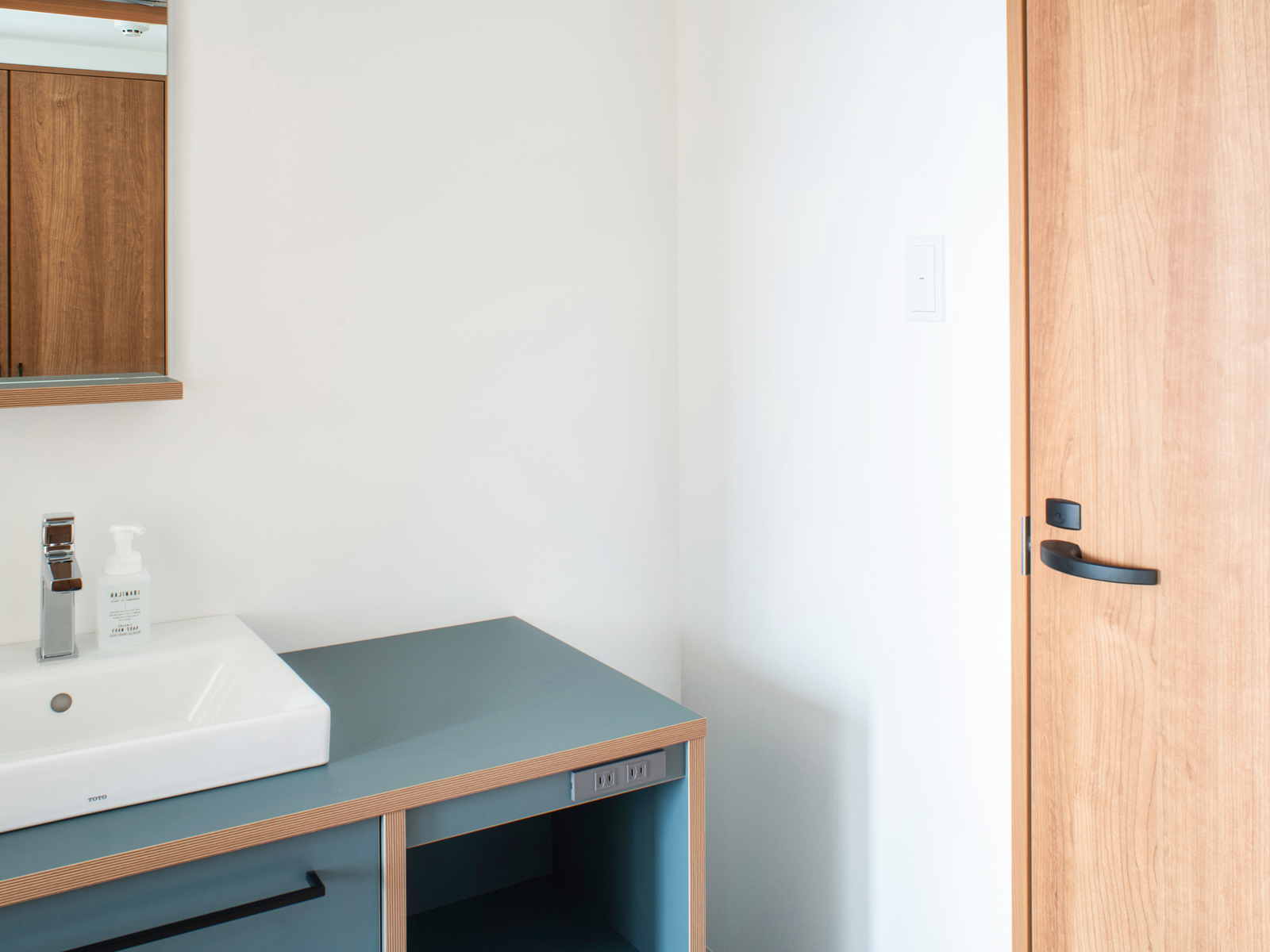 デラックスルーム 02 | レフ沖縄アリーナ by ベッセルホテルズ