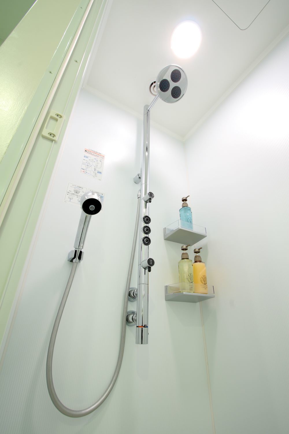 ★スタンダードダブル禁煙室(1～2名利用)／シャワーブース完備(バスタブ無し) 01 | 那覇東急REIホテル