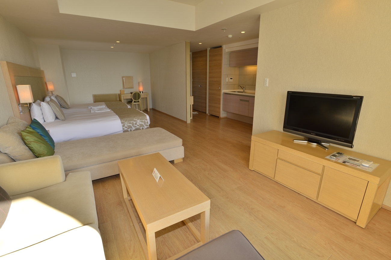 【禁煙】デラックスツイン 【2階】　47平米 | ムーンオーシャン宜野湾 ホテル & レジデンス