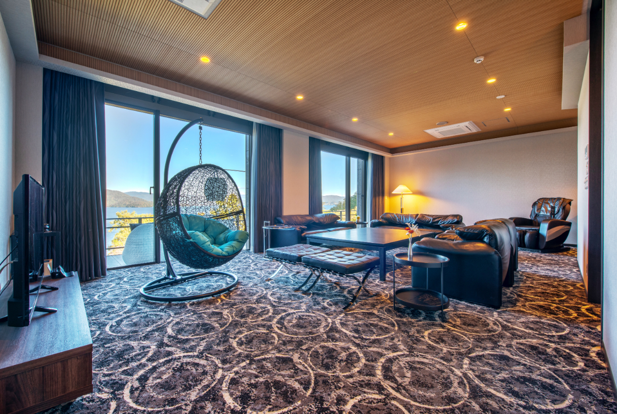 【禁煙】温泉かけ流し展望風呂付デラックススイート(112平米) | ホテル　プレミアム・レイク　トーヤ