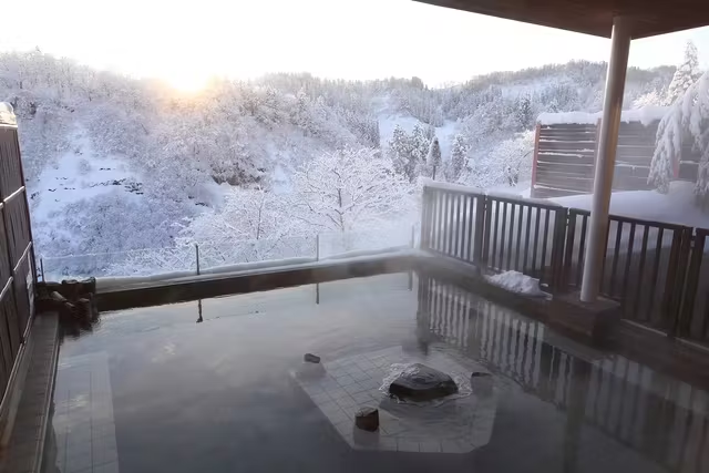 10枚回数券でお得！ ナステビュウ湯の山 【お風呂だけプラン／ご来光風呂】 クーポン