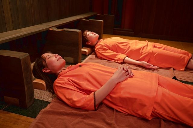 【最大19%割引】お得な天然温泉＆温水プール＋岩盤浴＋ボトルウォーターセット-3