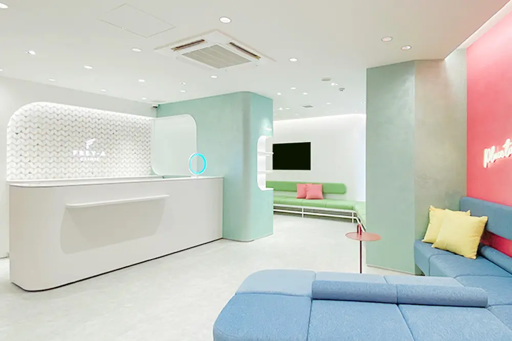 フレイアクリニック新宿院の受付と待合室