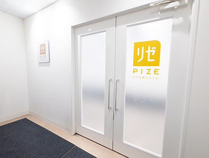 リゼクリニック新宿東口院の入口ドア
