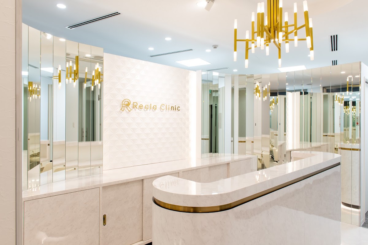 リアラクリニック新宿院の受付カウンター