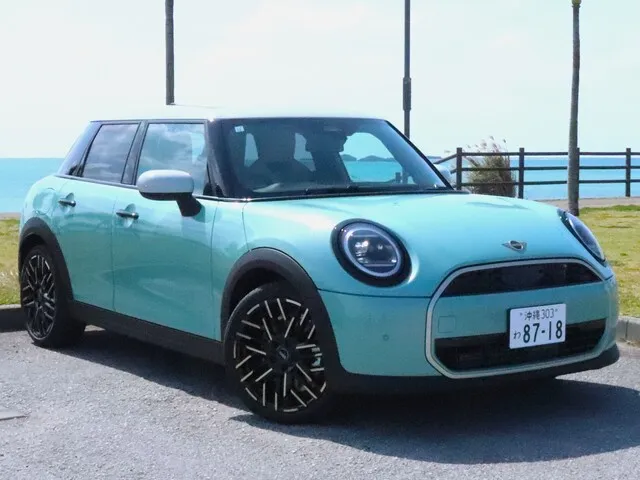 外車(輸入車)・高級車（MINI クーパーS 5ドア 確約）プランNo.11604 | ユニバースレンタカー | 参考写真1