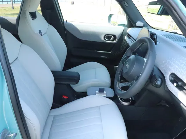 外車(輸入車)・高級車（MINI クーパーS 5ドア 確約）プランNo.11604 | ユニバースレンタカー | 参考写真4
