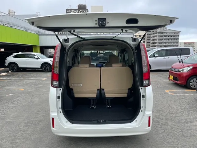 Minivan（TOYOTA VOXY 7 SEATER/TOYOTA ALPHARD 7 SEATER/TOYOTA noah/Esquire/ELGRAND 同等級） (plan : 11096) | Cococar Rental | 参考写真3