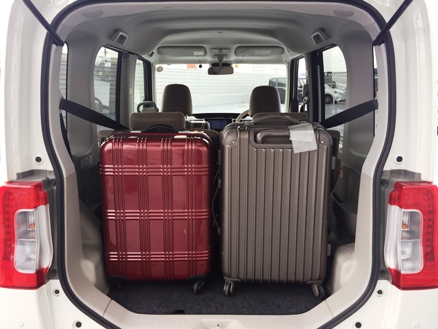 ▲荷室空間はキャリーバッグ（Mサイズ）×2個が目安スペース！
