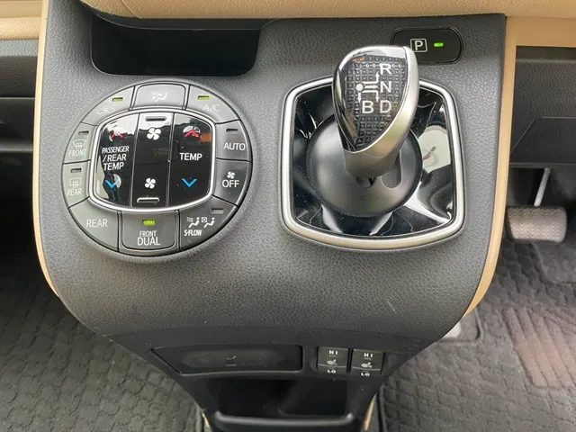 Minivan（TOYOTA VOXY 7 SEATER/TOYOTA ALPHARD 7 SEATER/TOYOTA noah/Esquire/ELGRAND 同等級） (plan : 11096) | Cococar Rental | 参考写真8