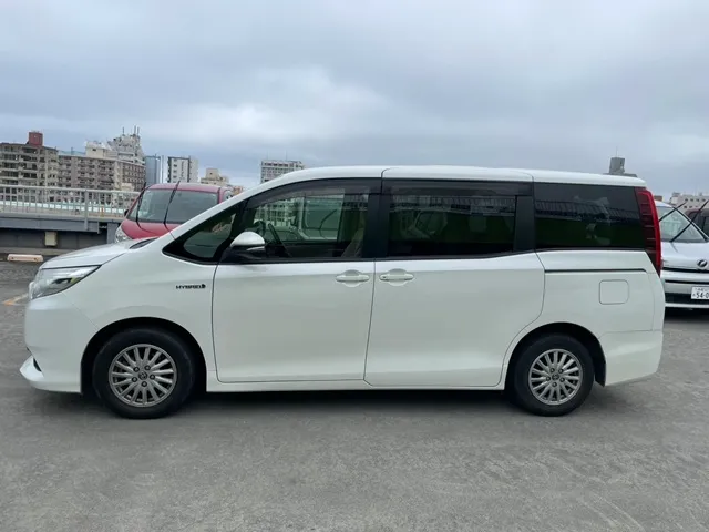 Minivan（TOYOTA VOXY 7 SEATER/TOYOTA ALPHARD 7 SEATER/TOYOTA noah/Esquire/ELGRAND 同等級） (plan : 11096) | Cococar Rental | 参考写真2