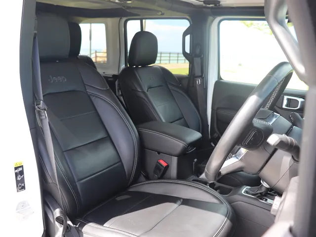 外車(輸入車)・高級車（JEEP ラングラー 確約）プランNo.11725 | ユニバースレンタカー宮古島空港店 | 参考写真4