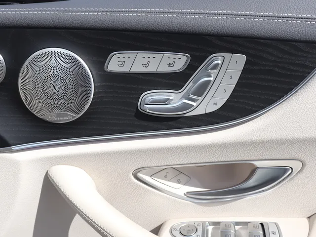 外車(輸入車)・高級車（MERCEDES BENZ E200cabriolet sports/MERCEDES BENZ C180cabriolet sports 他）プランNo.11605 | ユニバースレンタカー | 参考写真18