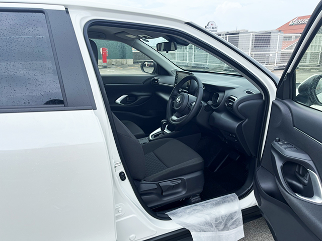 ▲新型ヤリスクロス - 運転席側も快適なスペースとレイアウト