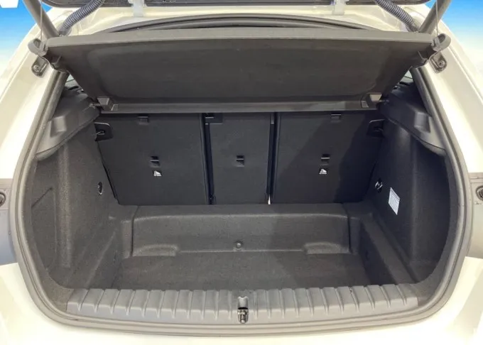 外車(輸入車)・高級車（BMW 118 i Msport 確約）プランNo.11660 | ユニバースレンタカー | 参考写真4