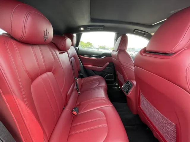 外車(輸入車)・高級車（マセラティ レヴァンテ/マセラティ ギブリ/マセラティ グレカーレ 他）プランNo.11641 | ユニバースレンタカー | 参考写真4