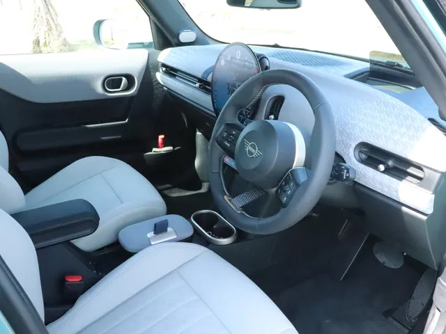 外車(輸入車)・高級車（MINI クーパーS 5ドア 確約）プランNo.11604 | ユニバースレンタカー | 参考写真8