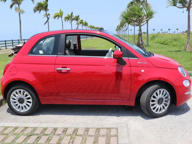 外車(輸入車)・高級車（FIAT 500C TwinAir DOLCEVITA 確約）プランNo.11598 | ユニバースレンタカー | 参考写真4