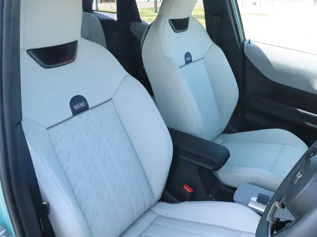 外車(輸入車)・高級車（MINI クーパーS 5ドア 確約）プランNo.11604 | ユニバースレンタカー | 参考写真5