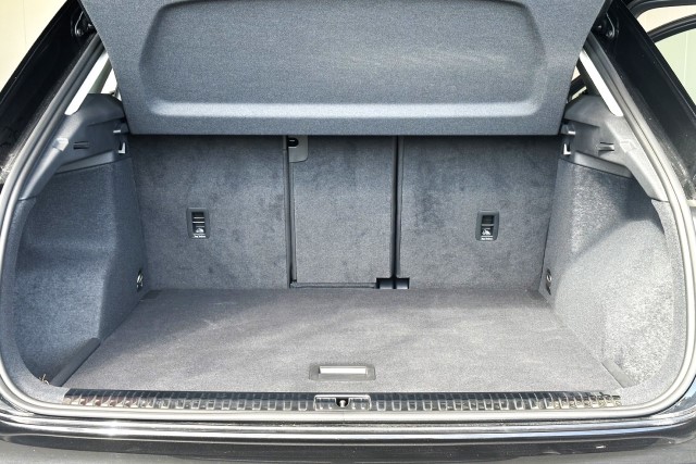 外車(輸入車)・高級車（アウディQ3 確約）プランNo.11662 | ユニバースレンタカー | 参考写真3