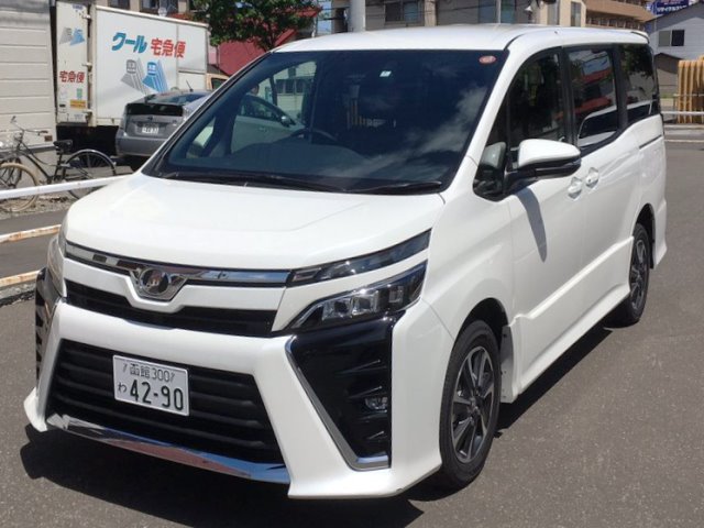 ミニバン（5〜7名乗り）（ヴォクシー 7名乗り/ノア（7名乗り） 他）プランNo.10290 | ワールドネットレンタカー | 参考写真1