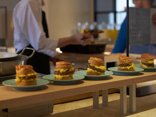 レクー沖縄北谷スパ&リゾート「あぐー豚バーグ」